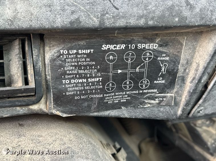 image for item EQ1038 1997 International 8100 crane truck