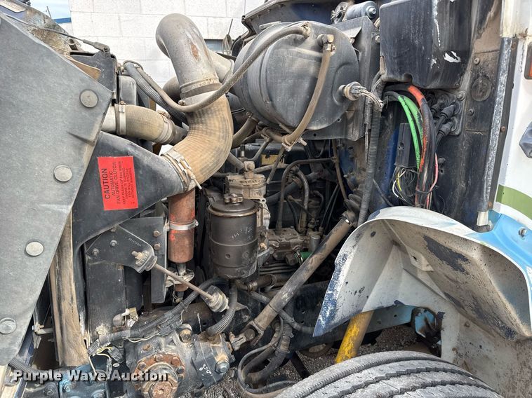 image for item EQ1038 1997 International 8100 crane truck