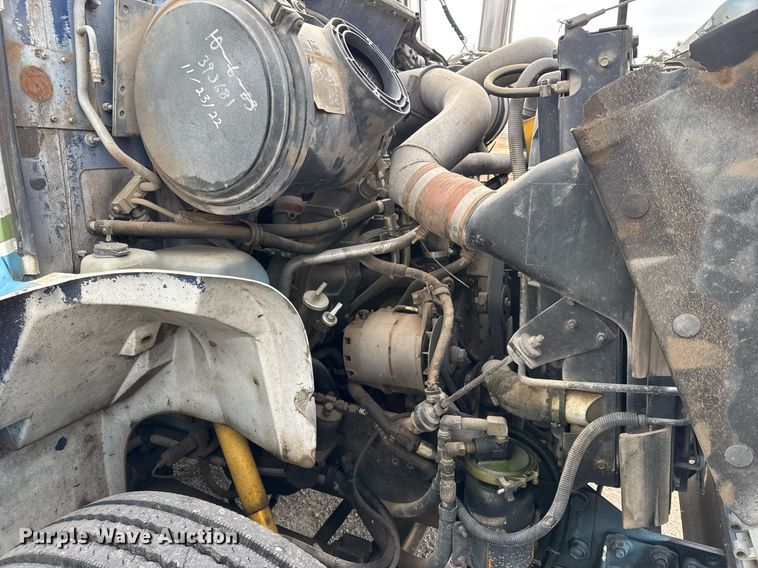 image for item EQ1038 1997 International 8100 crane truck