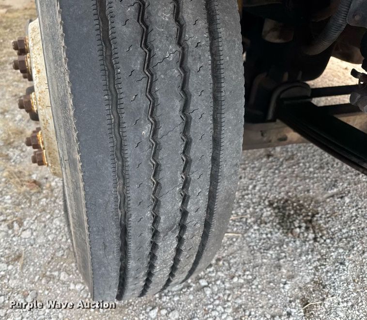 image for item EQ1038 1997 International 8100 crane truck