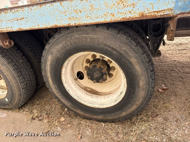 image for item EQ1038 1997 International 8100 crane truck