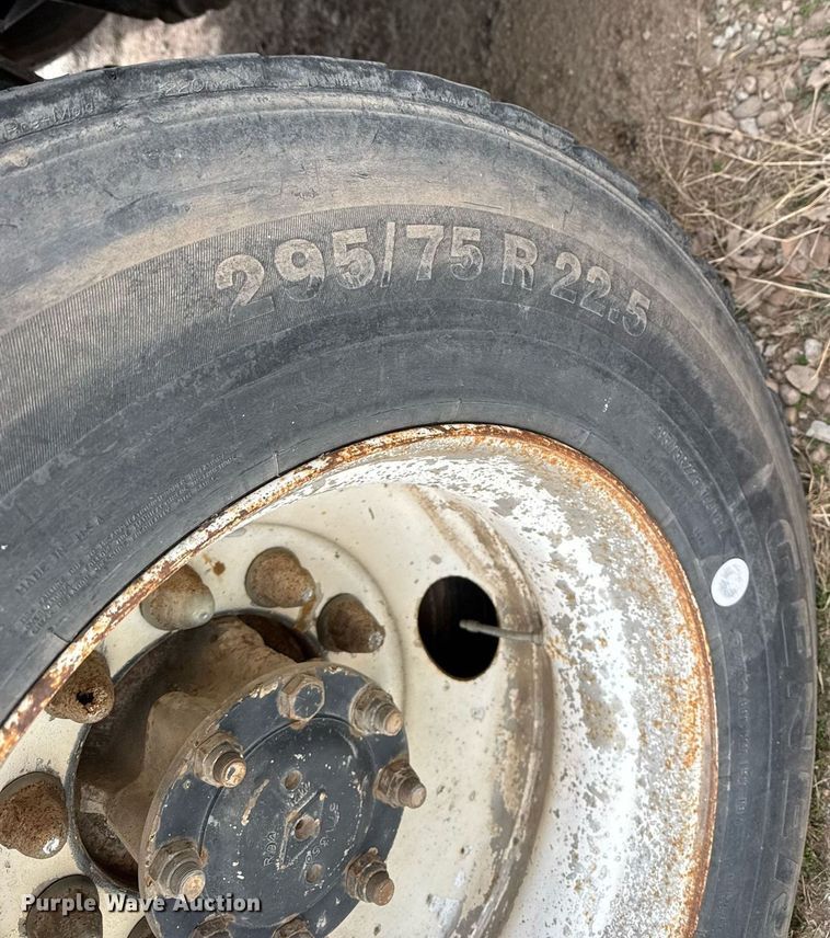 image for item EQ1038 1997 International 8100 crane truck