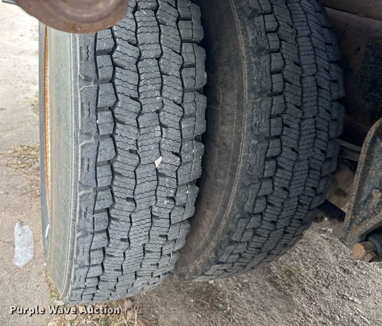 image for item EQ1038 1997 International 8100 crane truck