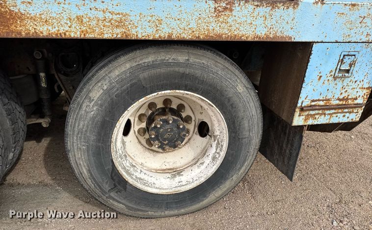 image for item EQ1038 1997 International 8100 crane truck