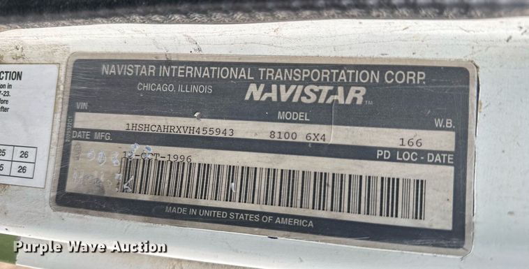 image for item EQ1038 1997 International 8100 crane truck