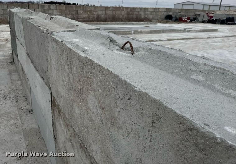 image for item EQ1039 (16) concrete edge bunker blocks