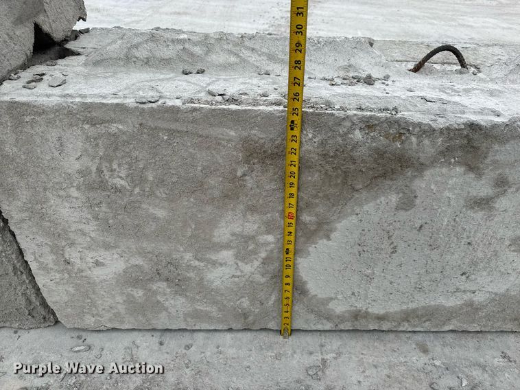 image for item EQ1039 (16) concrete edge bunker blocks