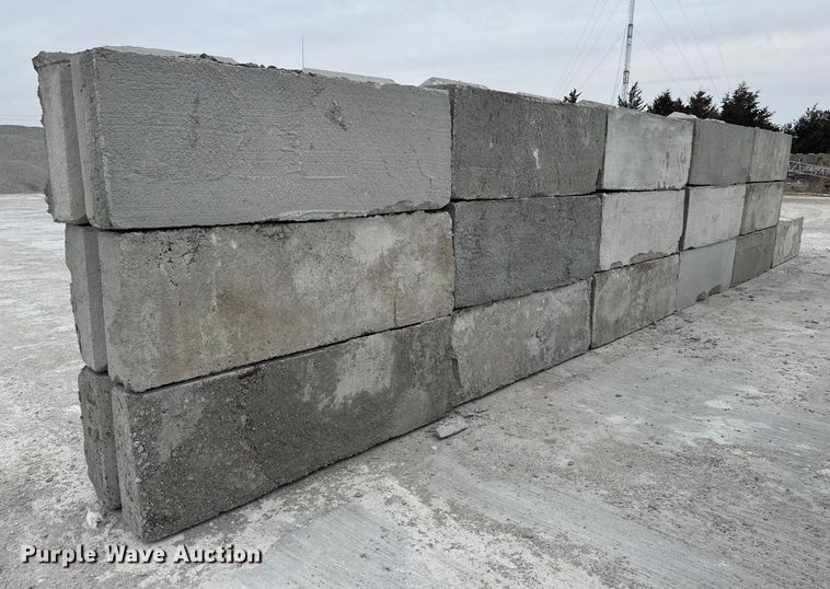 image for item EQ1040 (16) concrete edge bunker blocks