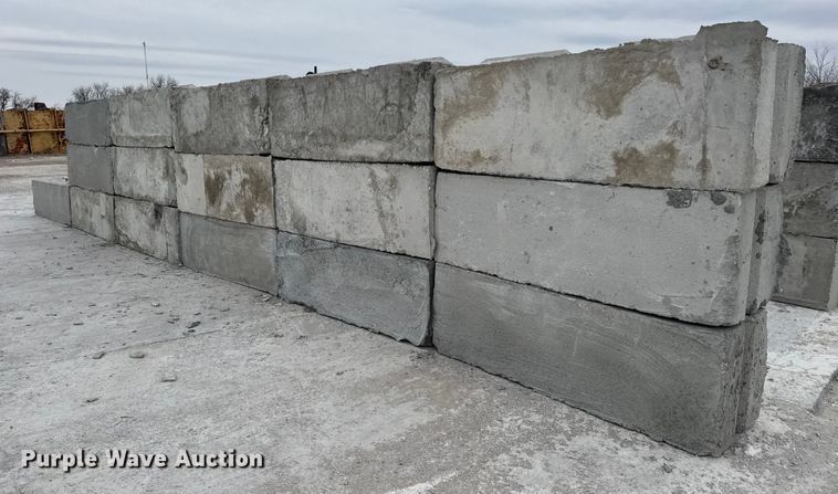 image for item EQ1040 (16) concrete edge bunker blocks