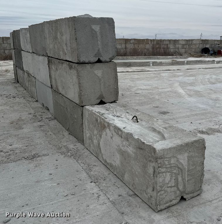 image for item EQ1040 (16) concrete edge bunker blocks