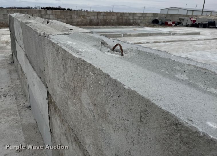 image for item EQ1040 (16) concrete edge bunker blocks