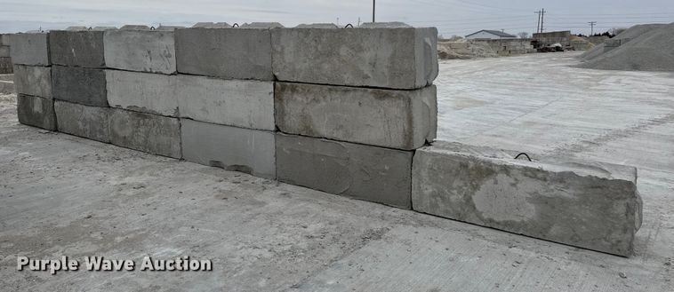 image for item EQ1040 (16) concrete edge bunker blocks