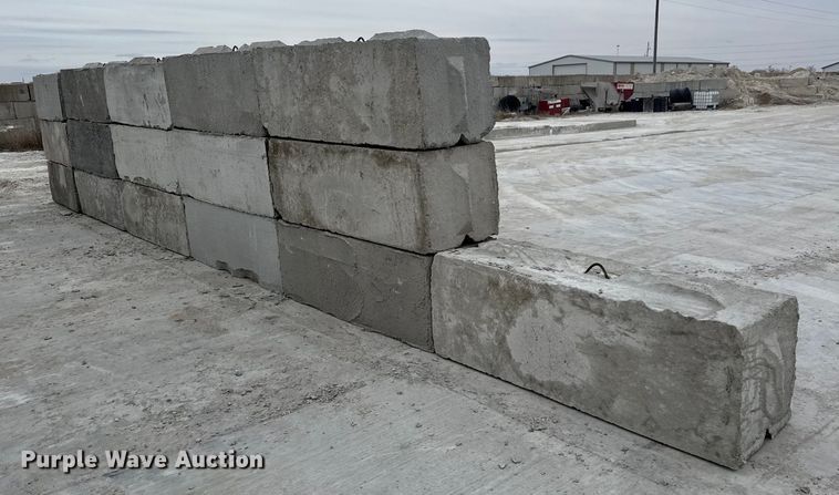 image for item EQ1041 (16) concrete edge bunker blocks