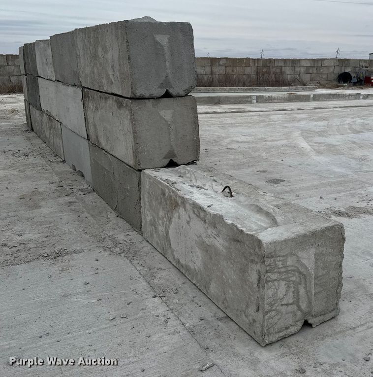 image for item EQ1041 (16) concrete edge bunker blocks