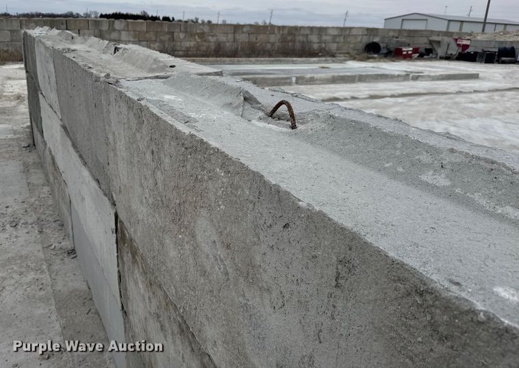 image for item EQ1041 (16) concrete edge bunker blocks