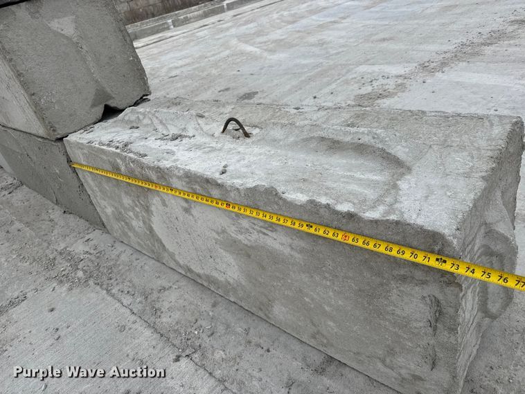 image for item EQ1041 (16) concrete edge bunker blocks