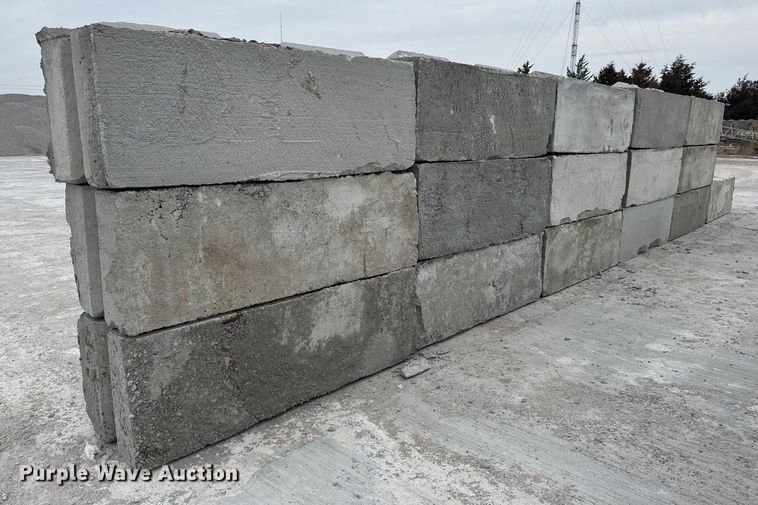 image for item EQ1042 (16) concrete edge bunker blocks