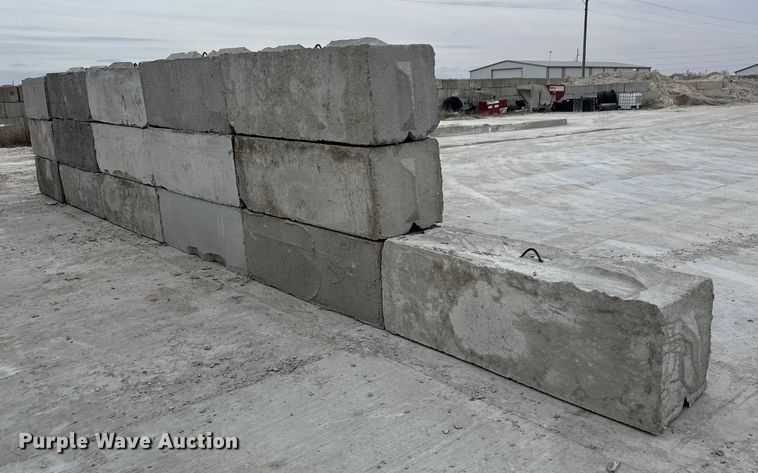 image for item EQ1042 (16) concrete edge bunker blocks