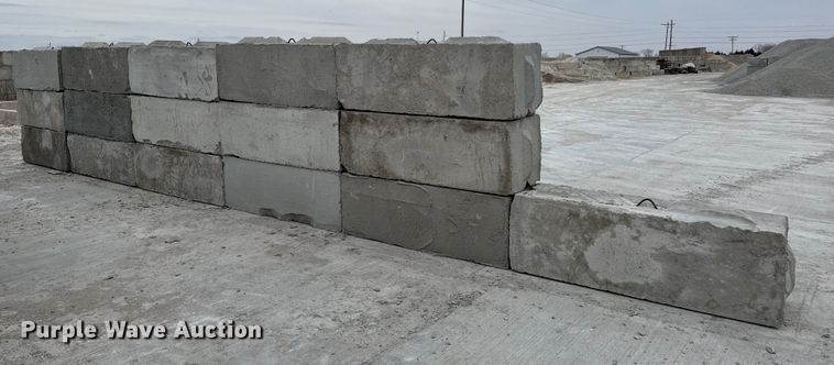 image for item EQ1042 (16) concrete edge bunker blocks
