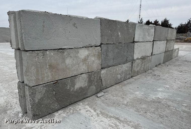 image for item EQ1043 (16) concrete edge bunker blocks 
