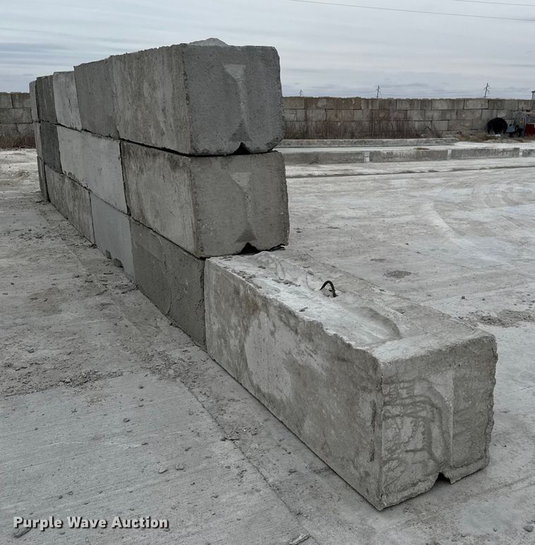 image for item EQ1043 (16) concrete edge bunker blocks 