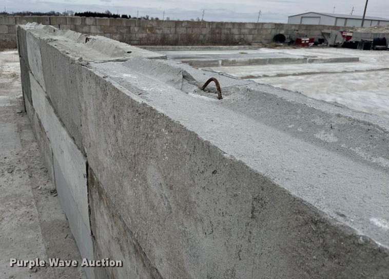 image for item EQ1043 (16) concrete edge bunker blocks 