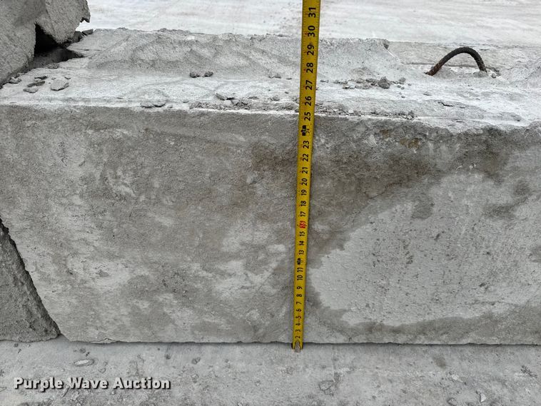 image for item EQ1043 (16) concrete edge bunker blocks 