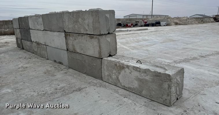 image for item EQ1044 (16) concrete edge bunker blocks 