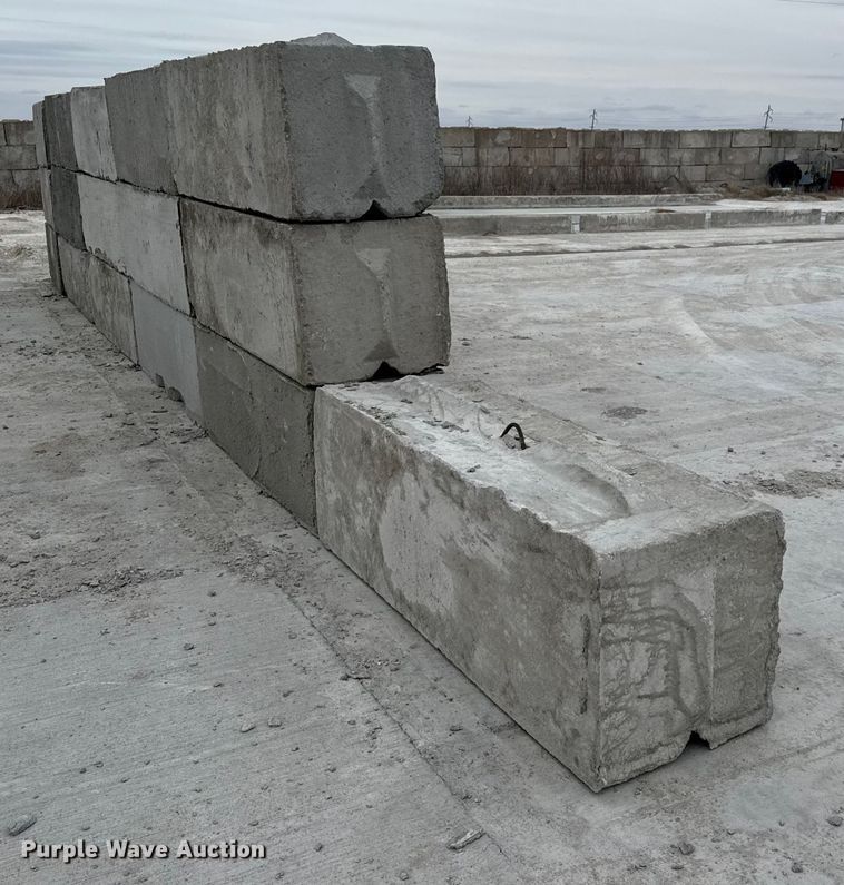 image for item EQ1044 (16) concrete edge bunker blocks 