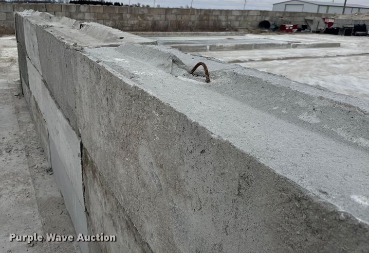 image for item EQ1045 (16) concrete edge bunker blocks 