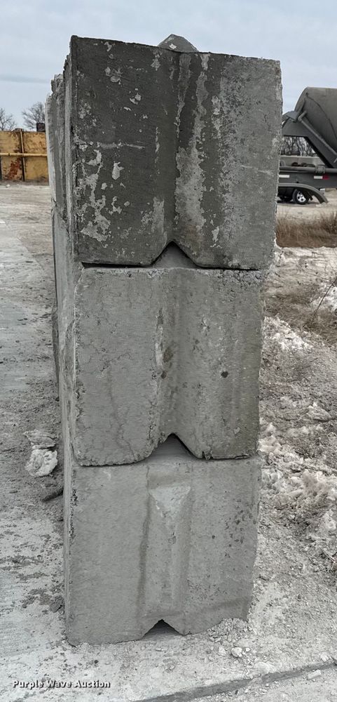 image for item EQ1049 (24) concrete edge bunker blocks