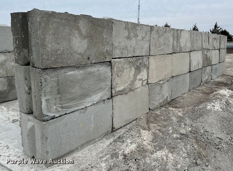 image for item EQ1051 (24) concrete edge bunker blocks