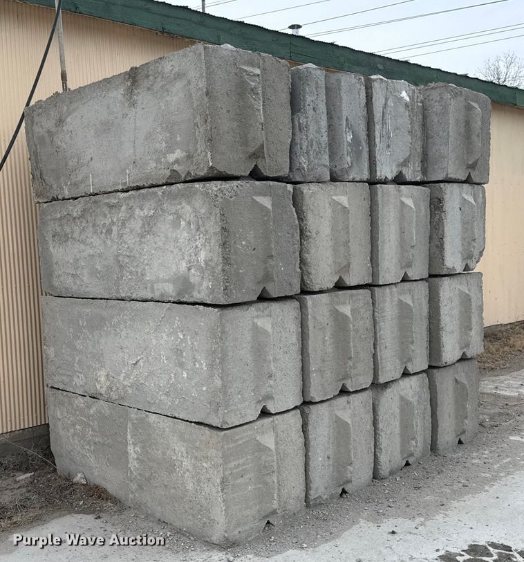 image for item EQ1052 (16) concrete edge bunker blocks 