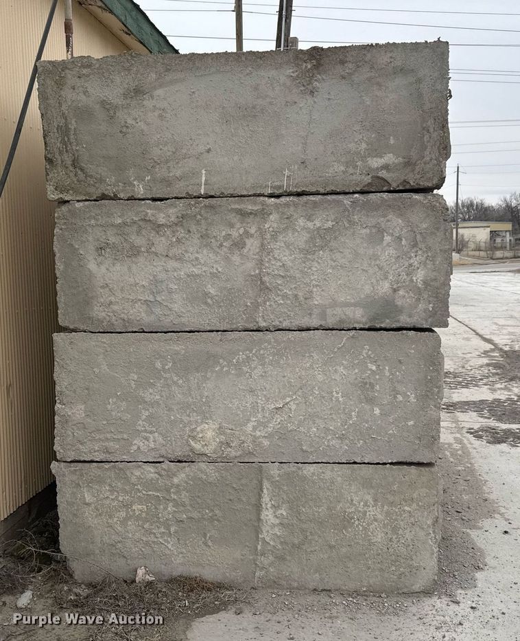 image for item EQ1052 (16) concrete edge bunker blocks 