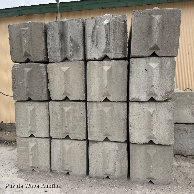 image for item EQ1052 (16) concrete edge bunker blocks 
