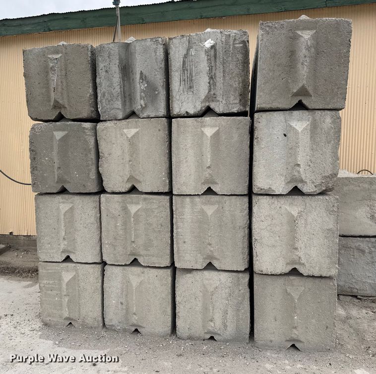 image for item EQ1053 (16) concrete edge bunker blocks 