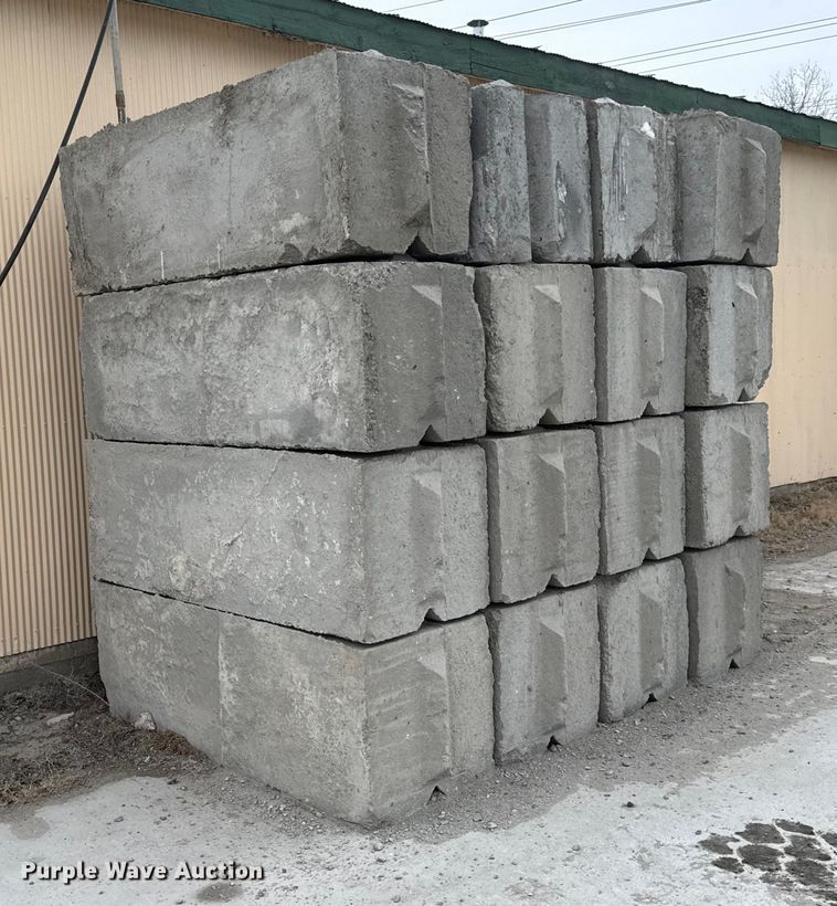 image for item EQ1054 (16) concrete edge bunker blocks 