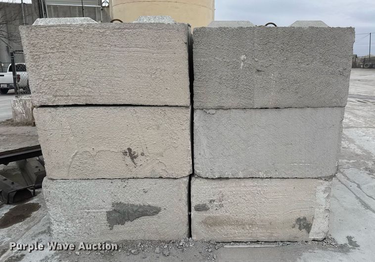 image for item EQ1055 (24) concrete edge bunker blocks 