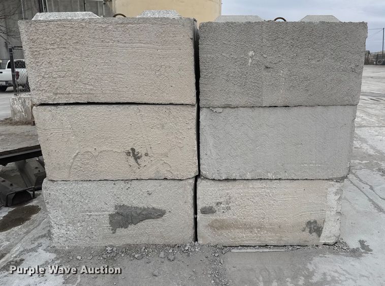 image for item EQ1056 (24) concrete edge bunker blocks 
