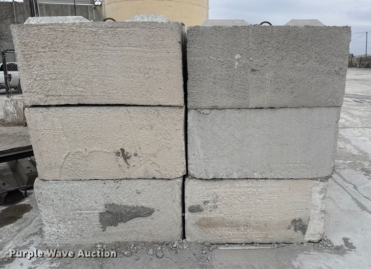 image for item EQ1059 (24) concrete edge bunker blocks
