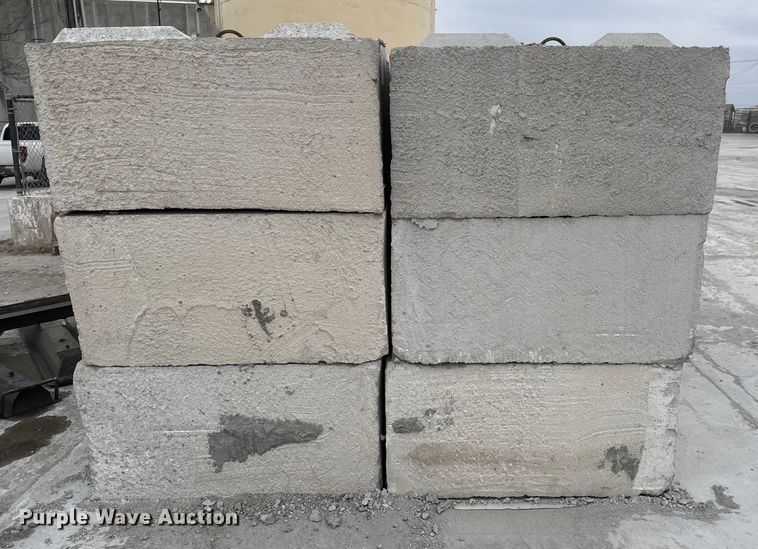 image for item EQ1060 (24) concrete edge bunker blocks 