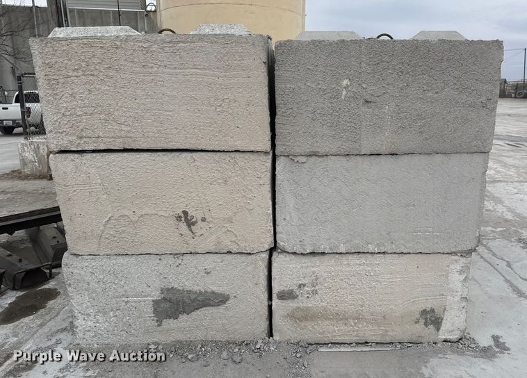 image for item EQ1061 (24) concrete edge bunker blocks 