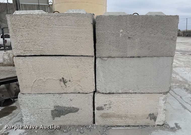 image for item EQ1062 (24) concrete edge bunker blocks 