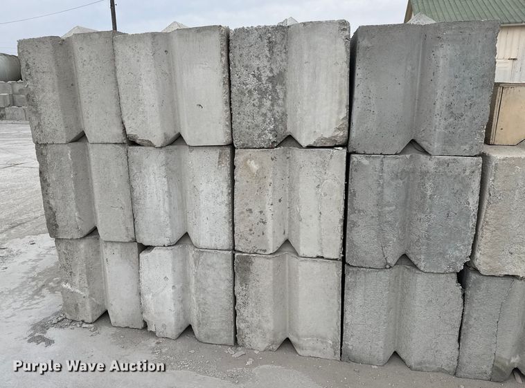 image for item EQ1064 (24) concrete edge bunker blocks 