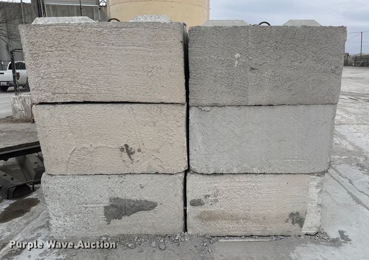 image for item EQ1064 (24) concrete edge bunker blocks 