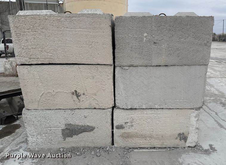 image for item EQ1067 (24) concrete edge bunker blocks