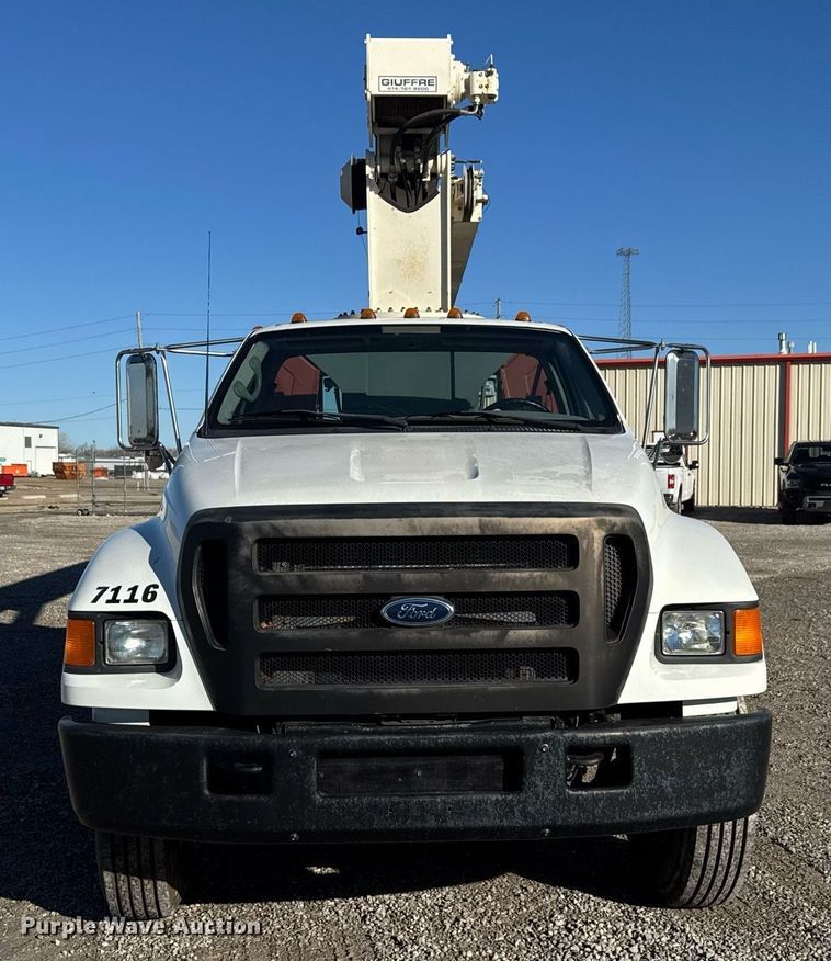 image for item EQ1088 2004 Ford F750 Super Duty crane truck