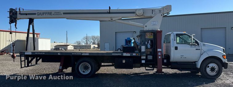 image for item EQ1088 2004 Ford F750 Super Duty crane truck