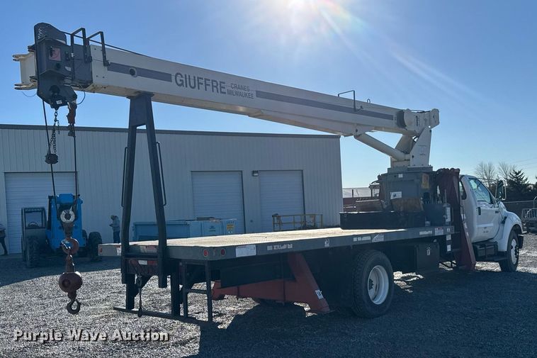 image for item EQ1088 2004 Ford F750 Super Duty crane truck