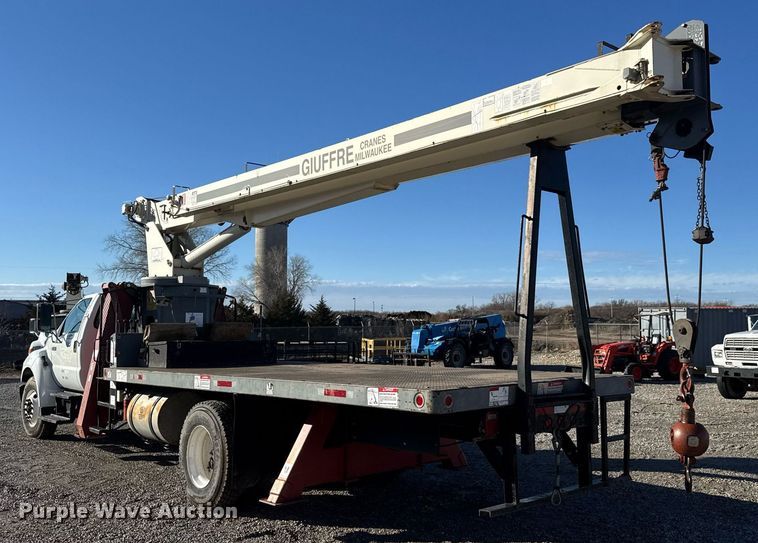 image for item EQ1088 2004 Ford F750 Super Duty crane truck